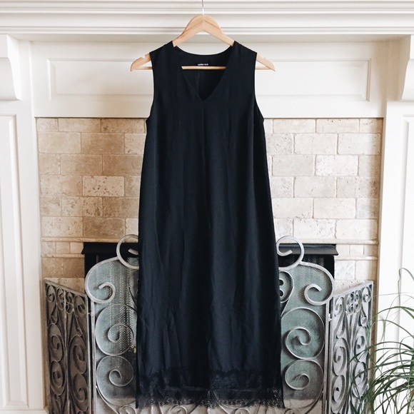 Dresses & Skirts - Black V-Neck Dress